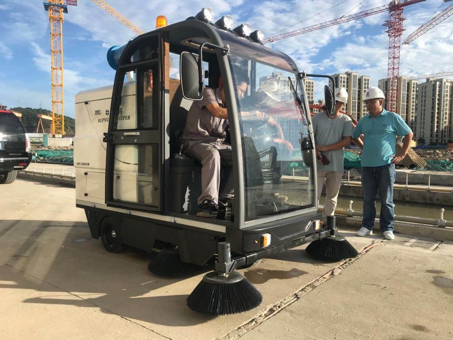 库尔勒龙海市电动清扫车：现代城市清洁的新解决方案